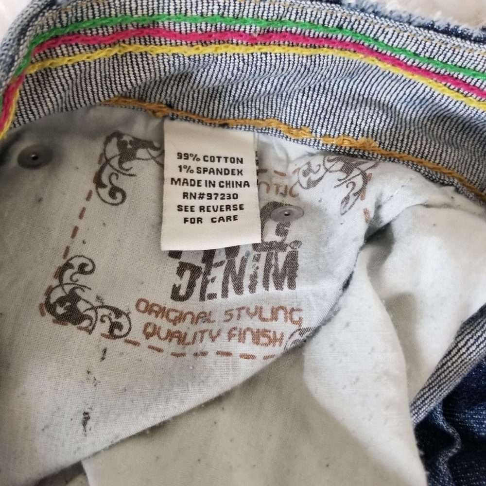 YNQ Distressed Denim Cropped Jeans - Picture 8 of 8